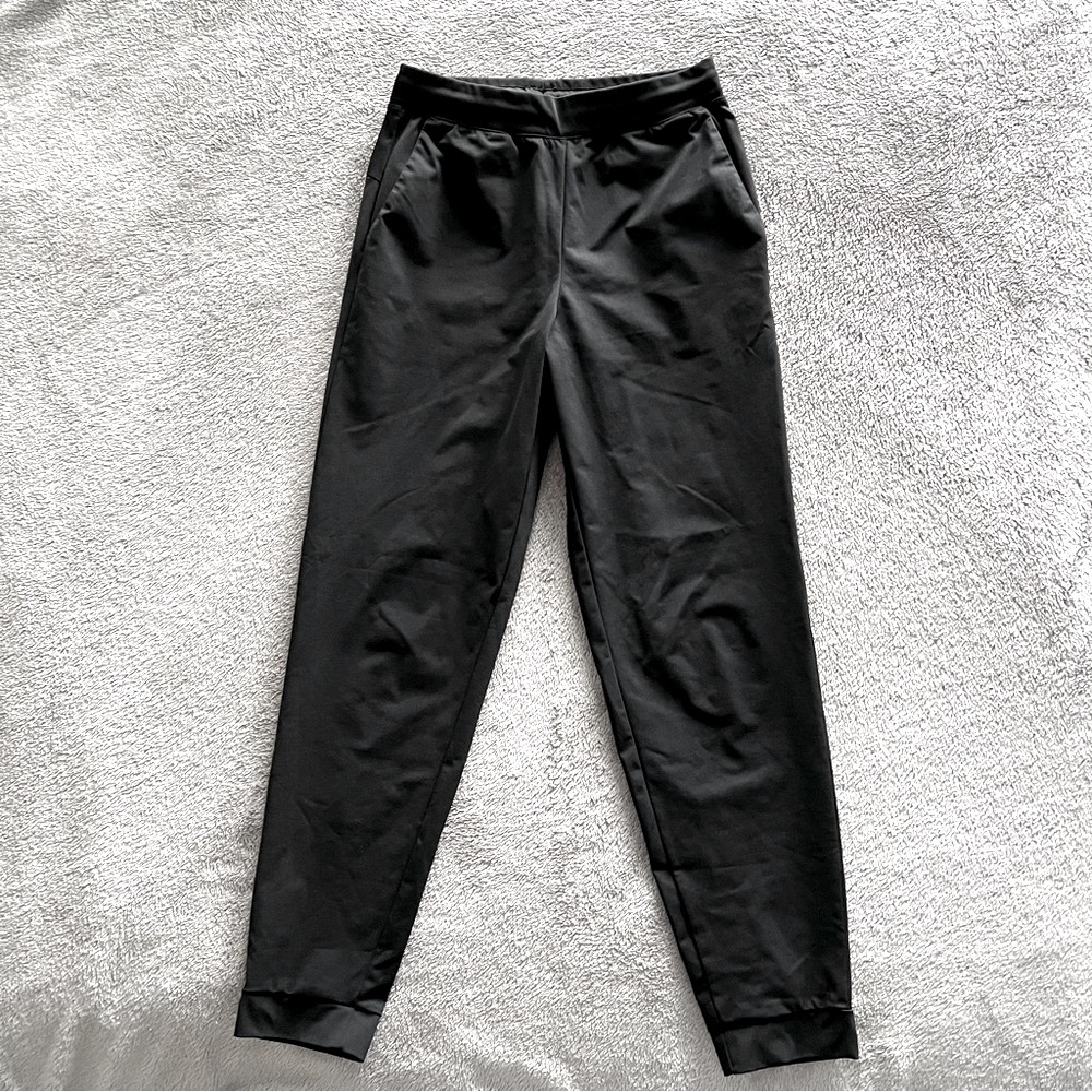 Uniqlo Joggers 🖤